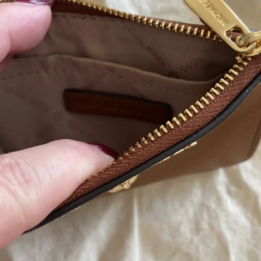 MK Médium Satchel with xbody strap and key card holder marching NWT brown gold
